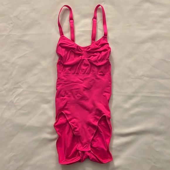 SKIMS SCULPTING BODYSUIT W. SNAPS - Picture 1 of 5